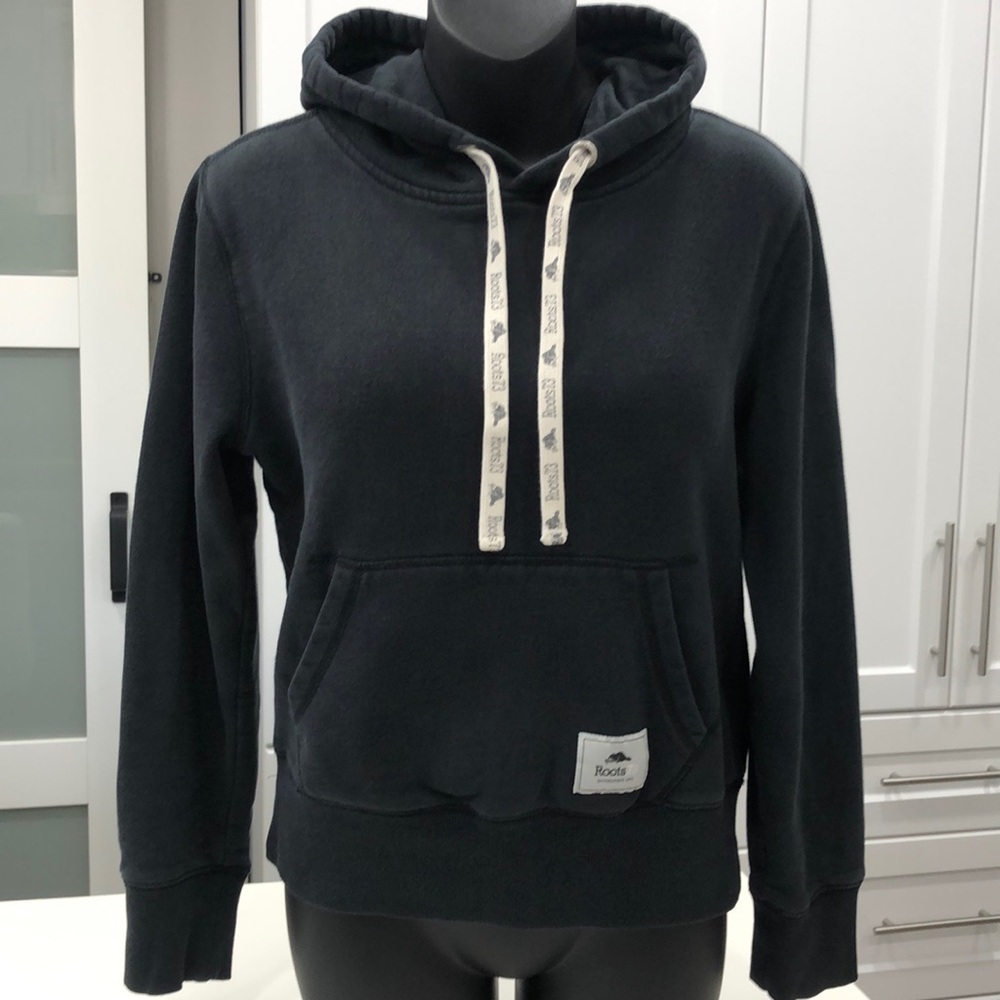 🦫Roots Black Hoodie – Women’s Size Small
